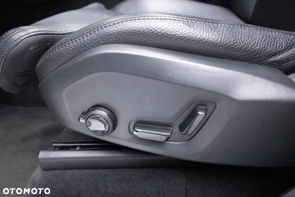 Volvo XC 90 B5 D AWD Ultimate Dark - 33