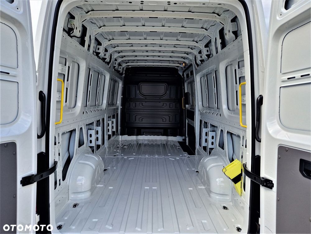 Volkswagen Crafter - 11