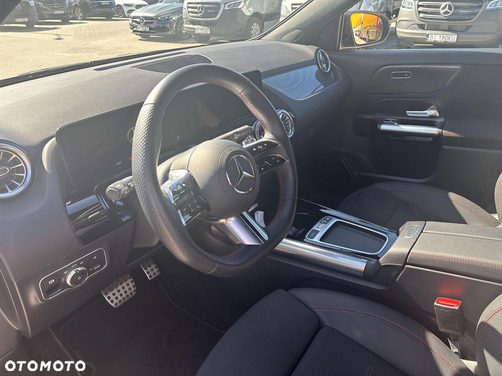 Mercedes-Benz GLA - 16