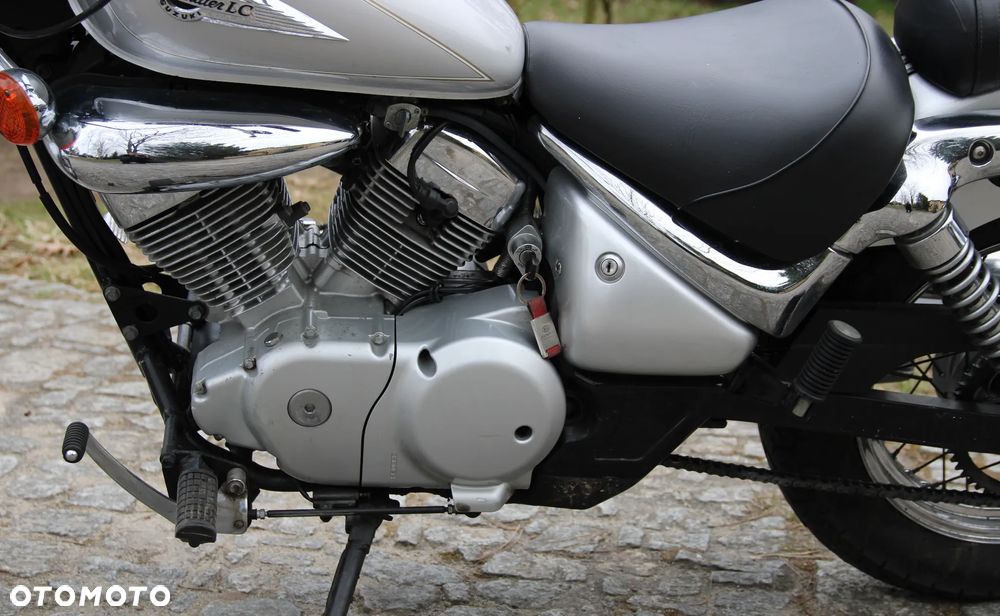 Suzuki Intruder - 18