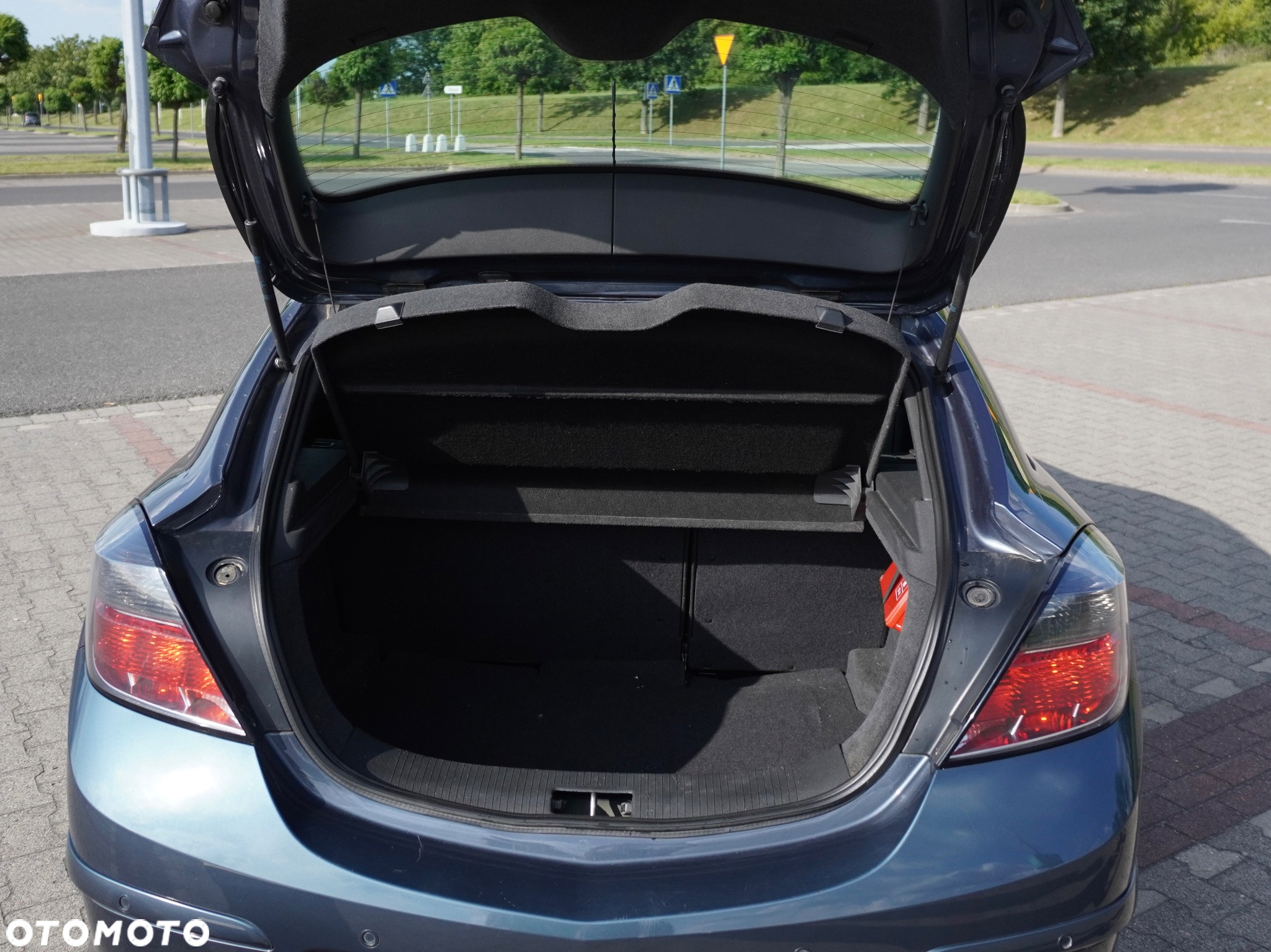 Opel Astra GTC 1.8 Sport - 10