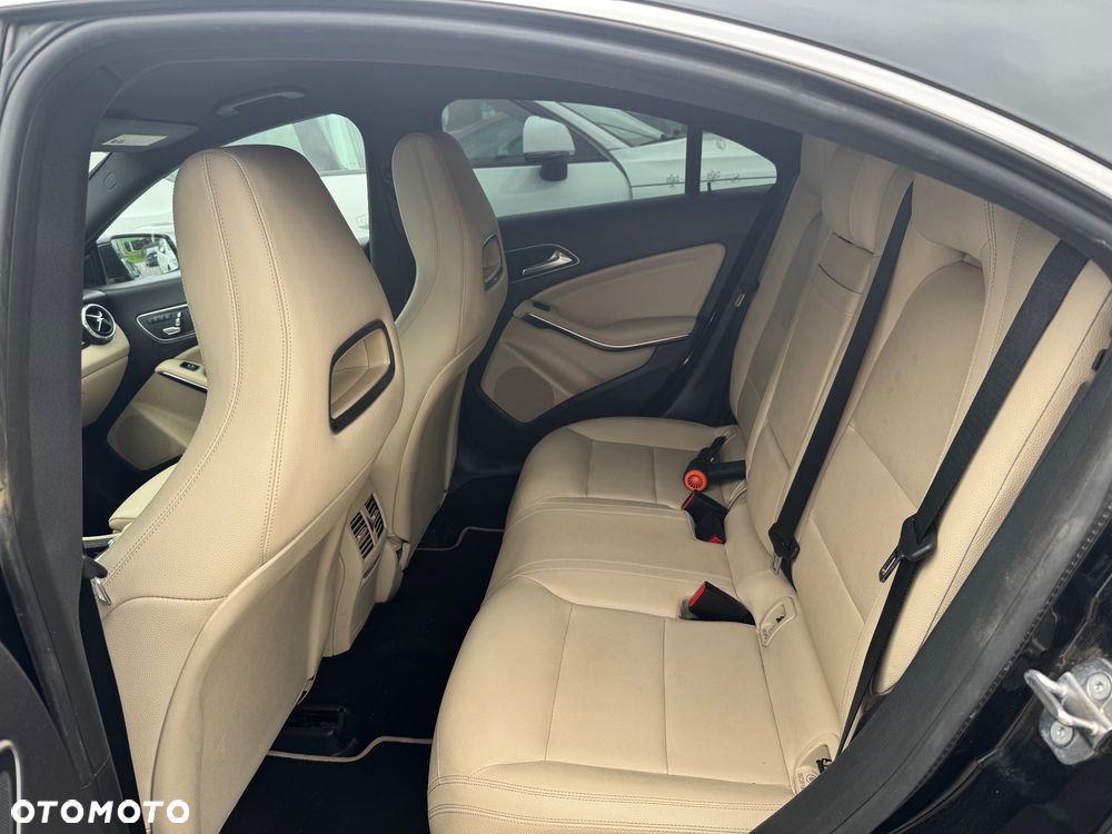 Mercedes-Benz CLA 250 7G-DCT - 11