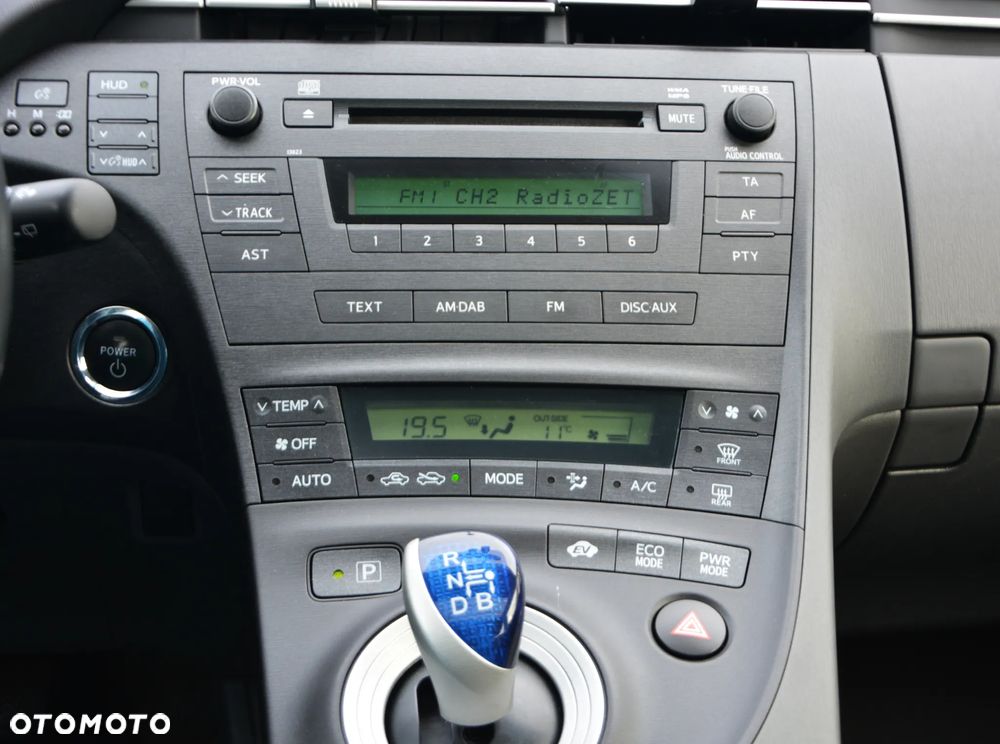 Toyota Prius 1.8 HSD Prestige - 8