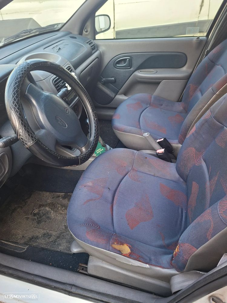 Renault Clio 1.2 - 10