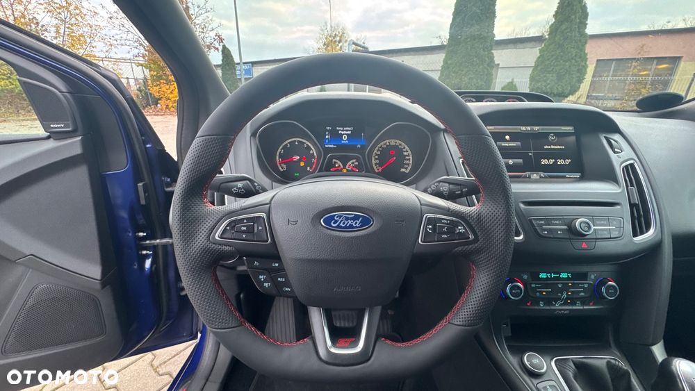 Ford Focus 2.0 EcoBoost ST mit Leder-Exclusiv-Paket - 33