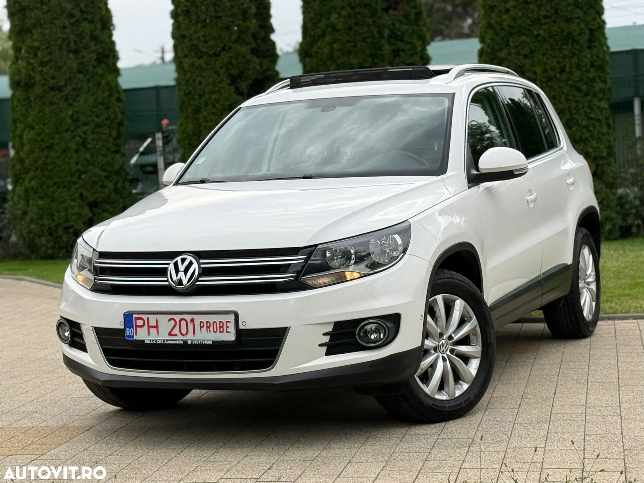 Volkswagen Tiguan - 1