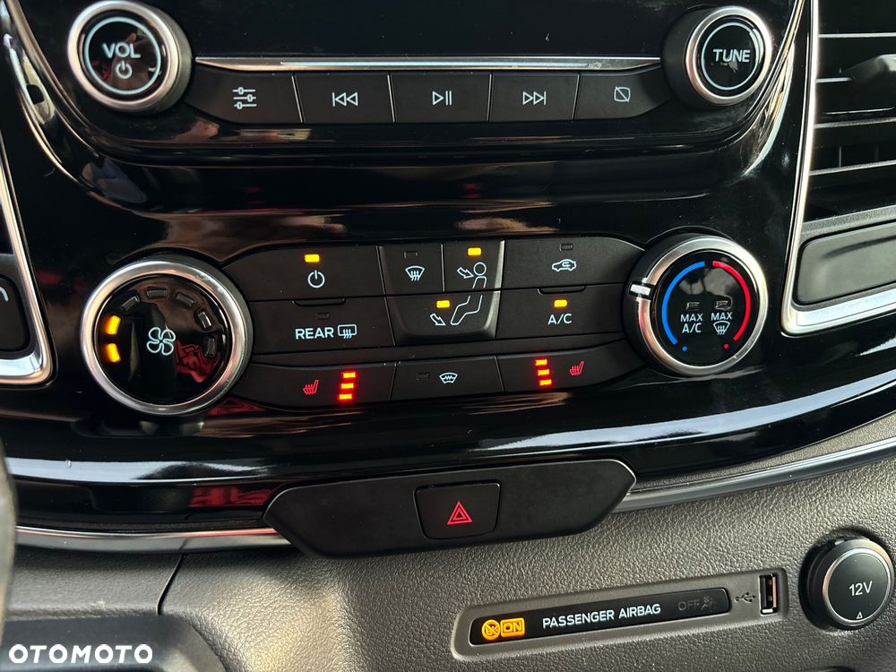 Ford Tourneo Custom 2.0 EcoBlue L1 Titanium SelectShift - 27