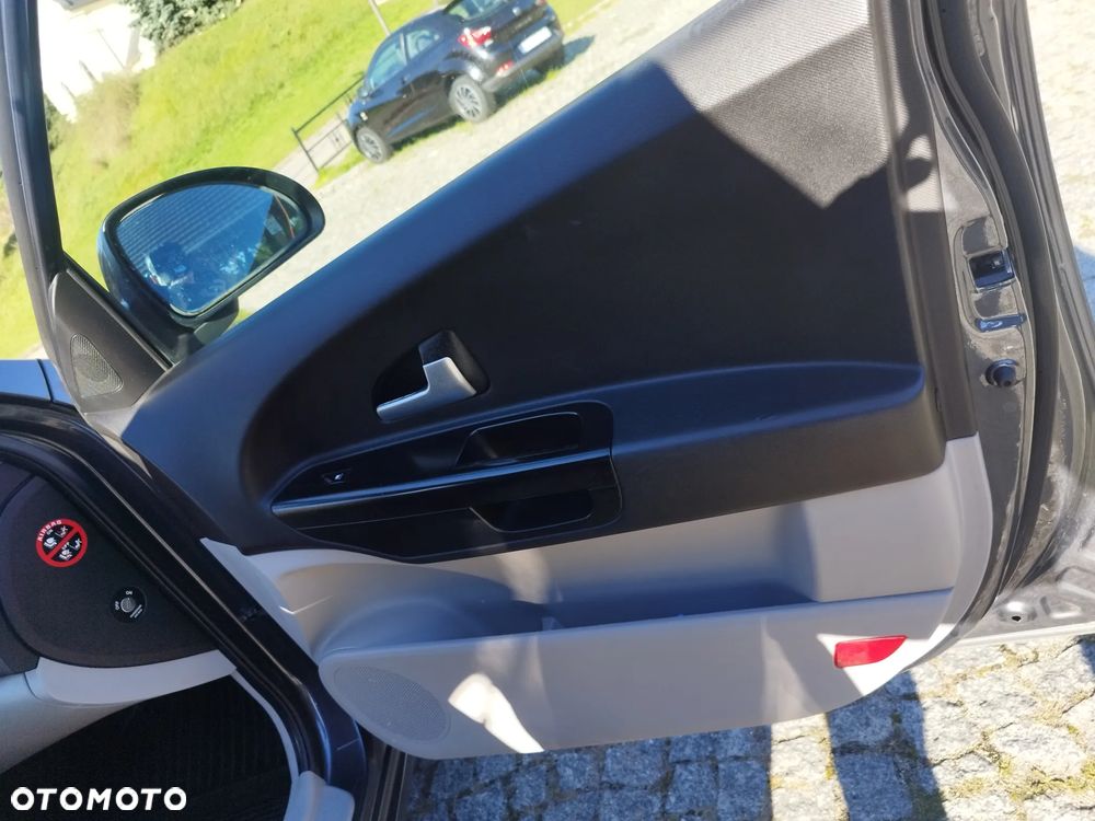 Kia Ceed - 16