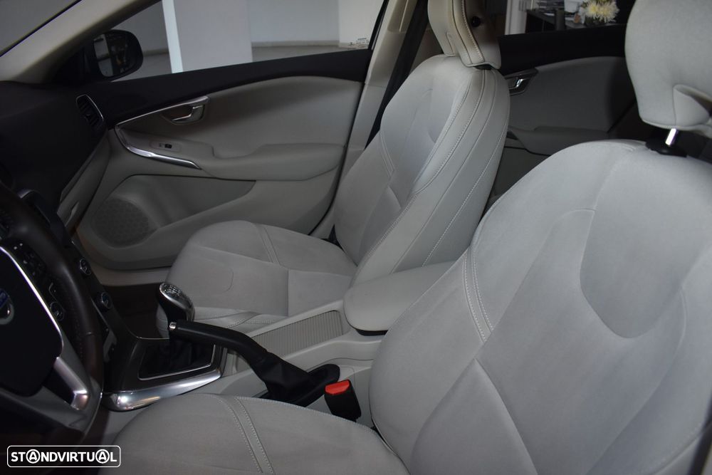 Volvo V40 Cross Country 1.6 D2 Summum - 19