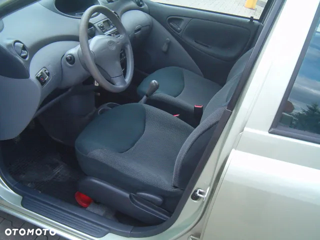 Toyota Yaris - 22