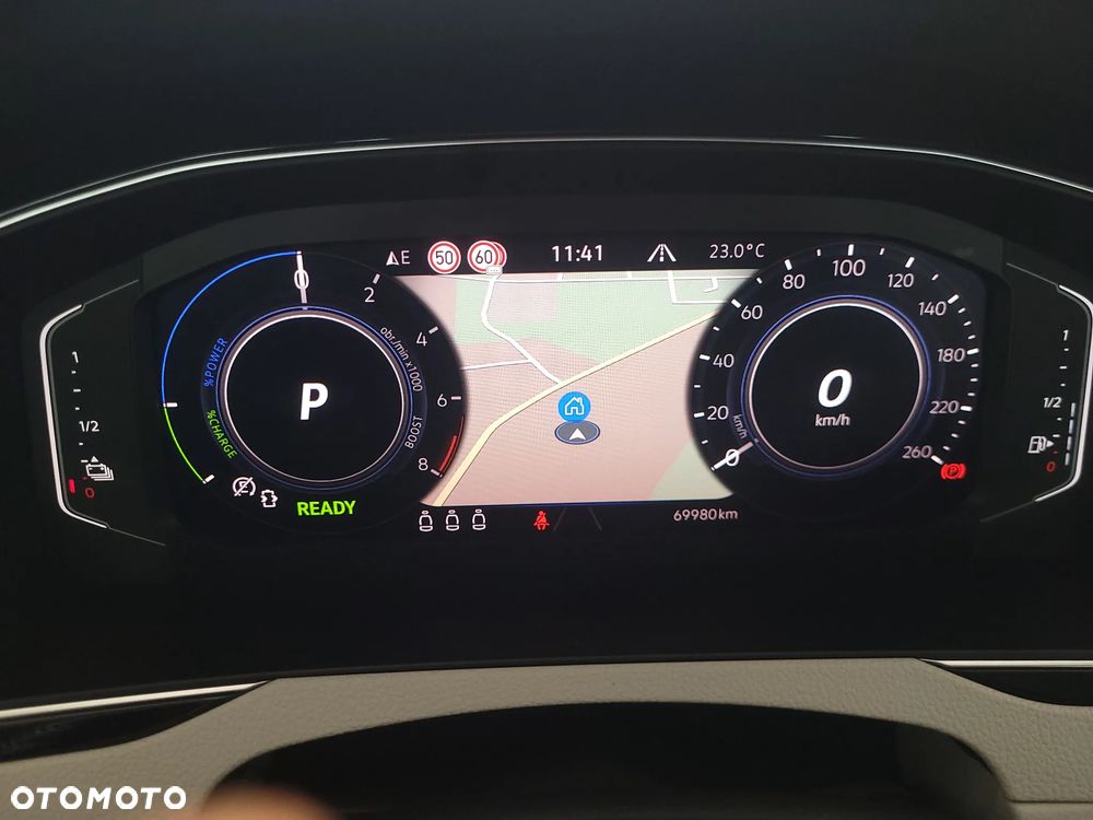 Volkswagen Passat - 13