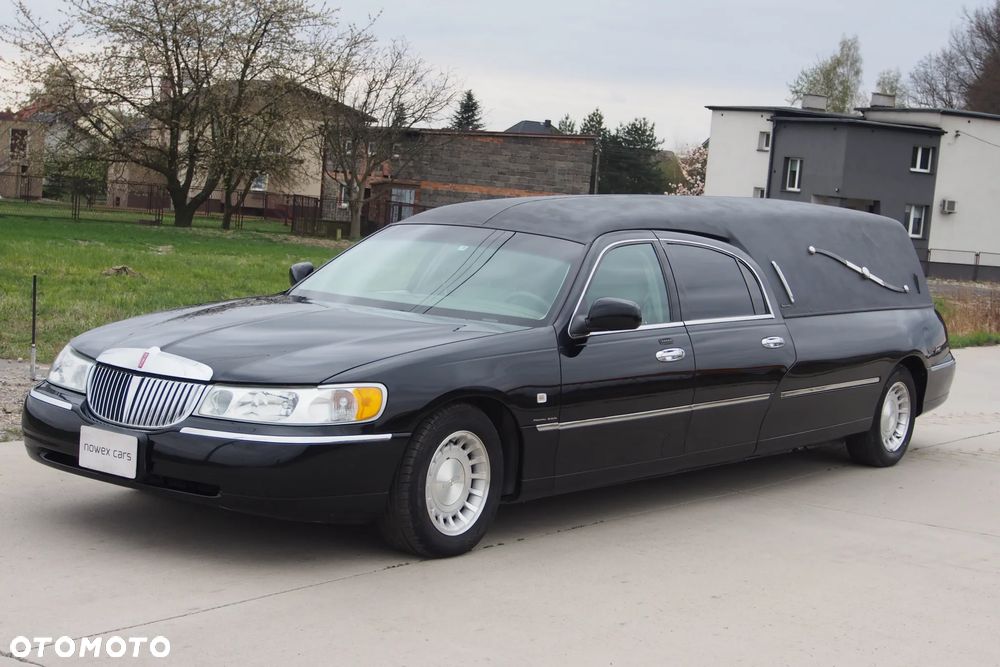 Lincoln Town Car - 5