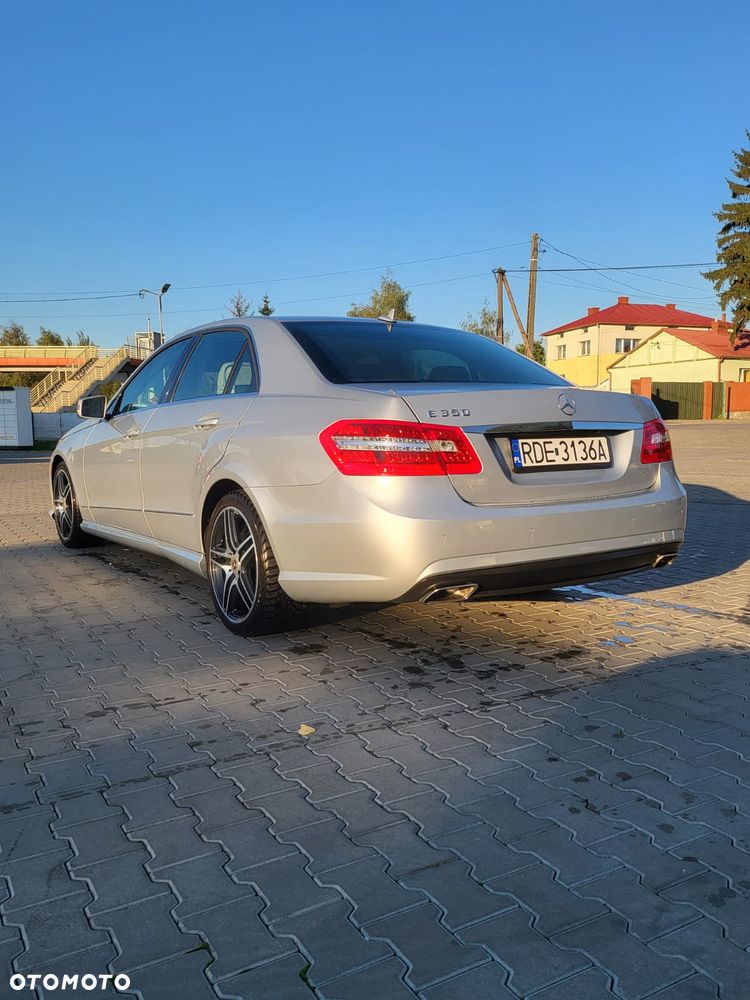 Mercedes-Benz E-Class 2009 photo 5