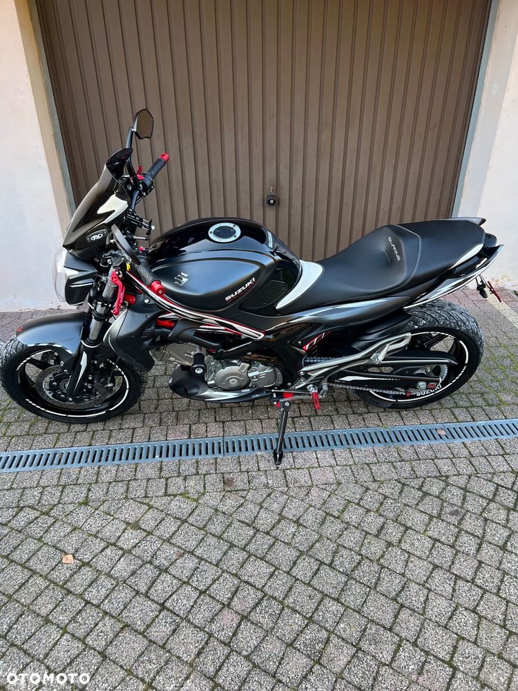 Suzuki Gladius - 6