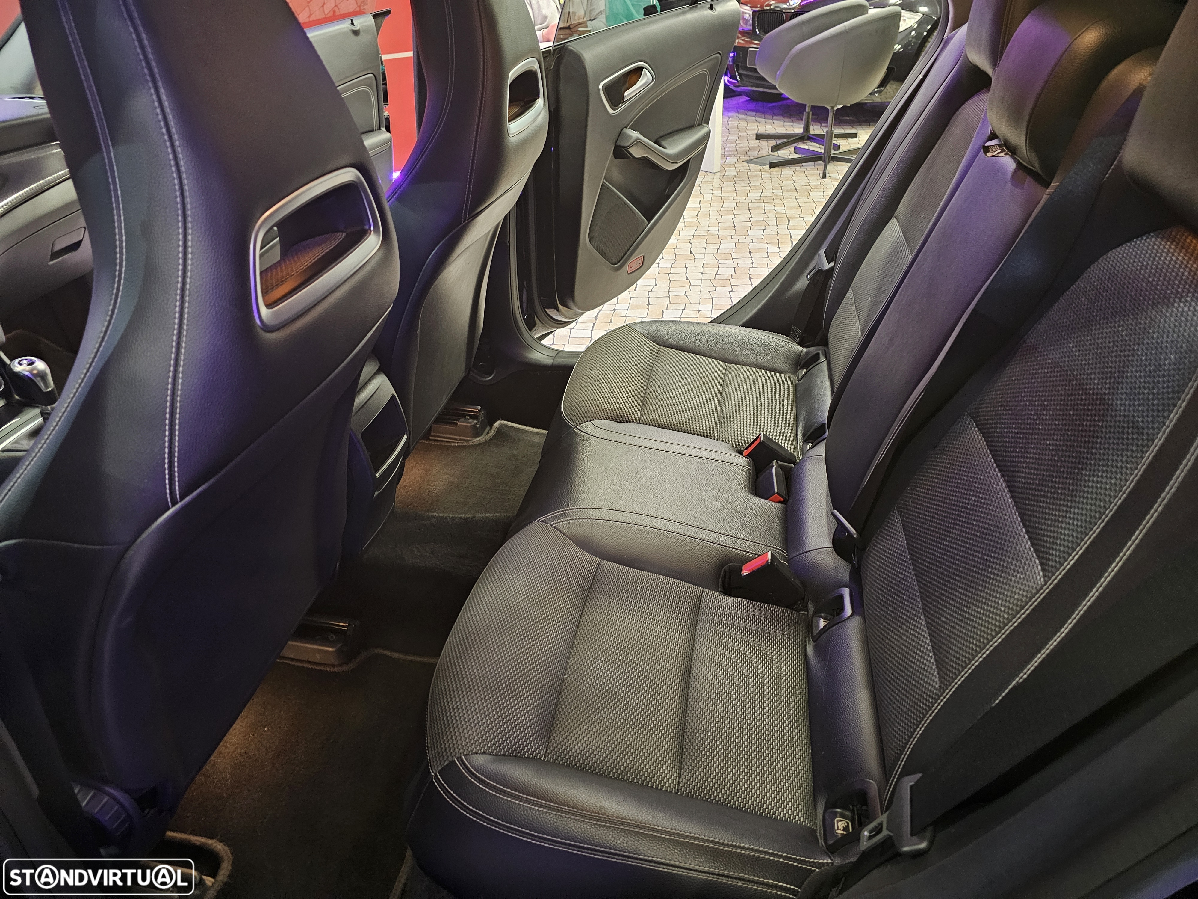 Mercedes-Benz CLA 180 d Shooting Brake Urban - 17