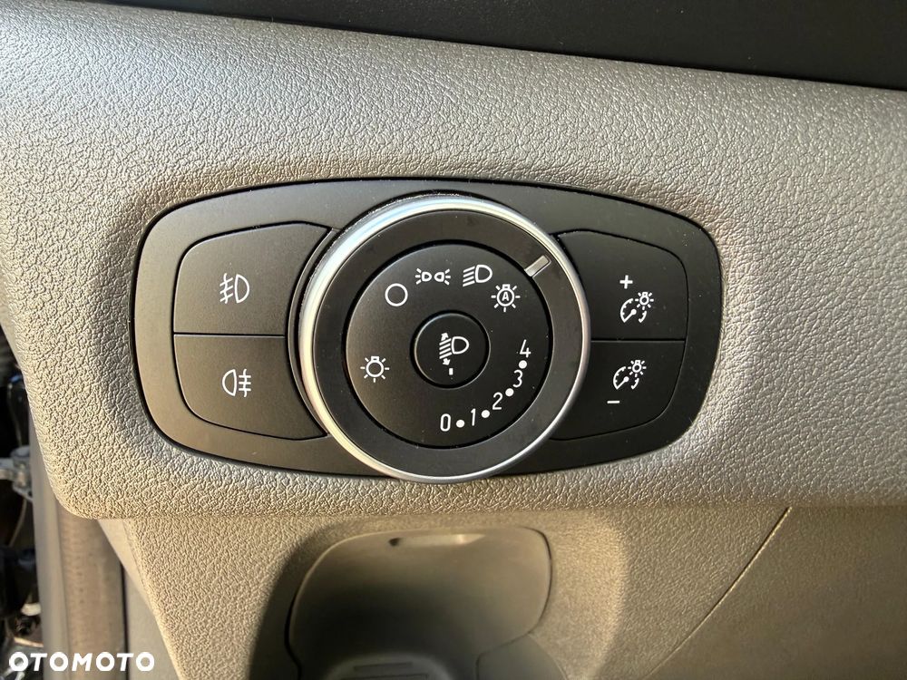 Ford Tourneo Custom - 15