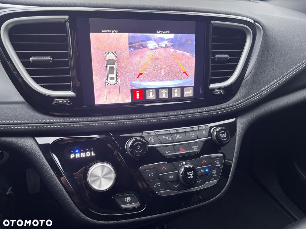 Chrysler Pacifica - 29