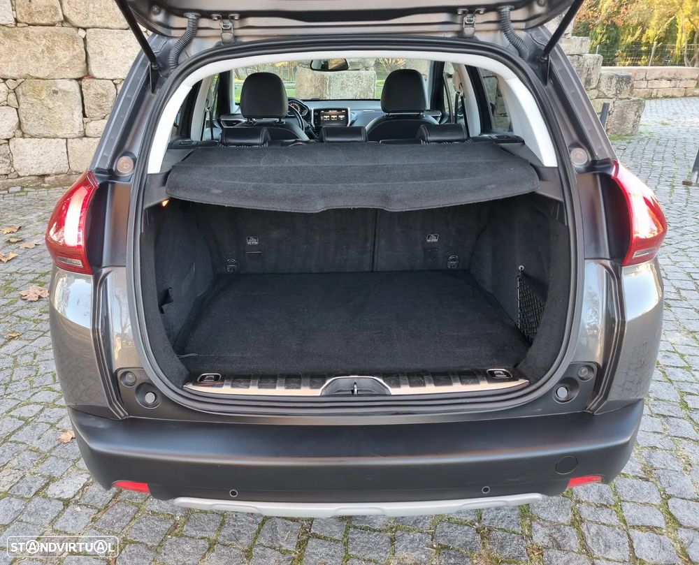 Peugeot 2008 1.2 PureTech Allure - 32