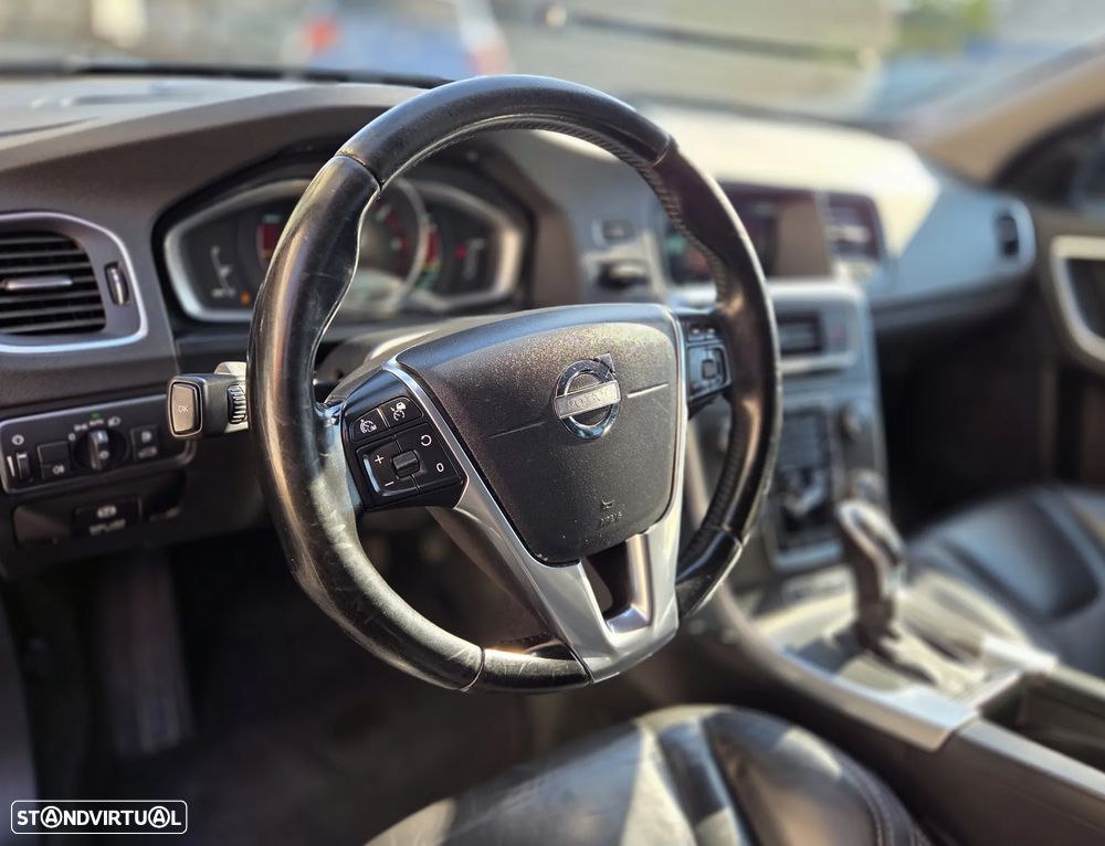 Volvo V60 D6 Plug-In-Hybrid AWD Geartronic Pure Limited - 15