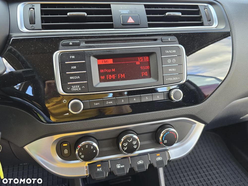 Kia Rio 1.2 L - 12