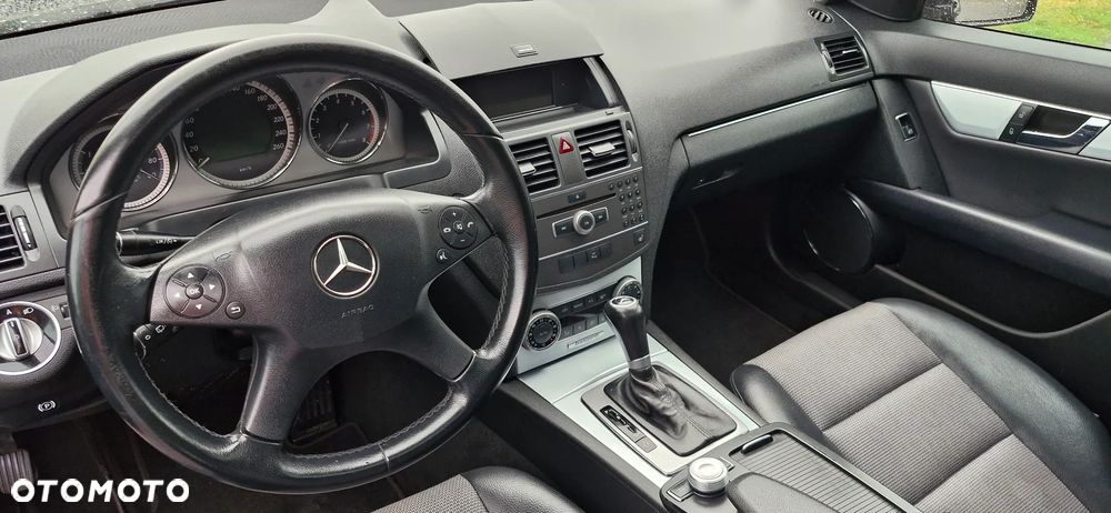 Mercedes-Benz Klasa C 180 CGI Automatik BlueEFFICIENCY Avantgarde - 29