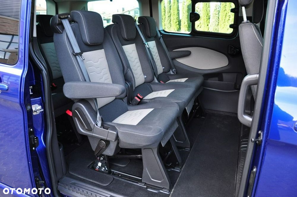 Ford Tourneo Custom - 28