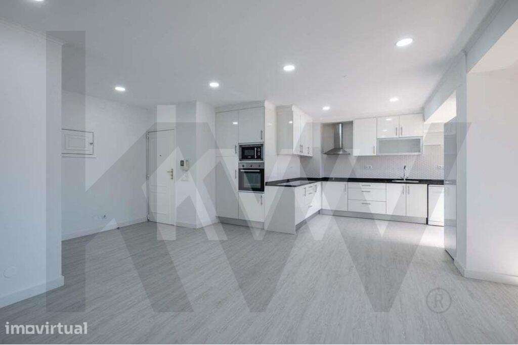 Apartamento T2 Remodelado com 2 casas de banho Quinta do Marquês - Oei - Grande imagem: 3/30