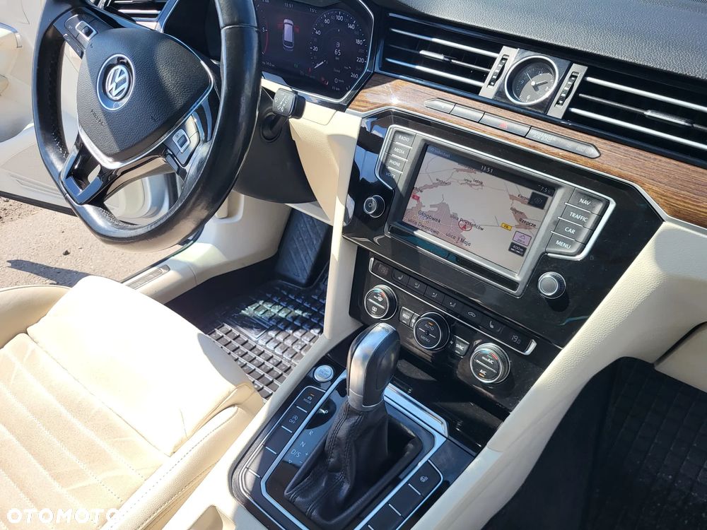 Volkswagen Passat 2.0 TDI SCR DSG Highline - 16