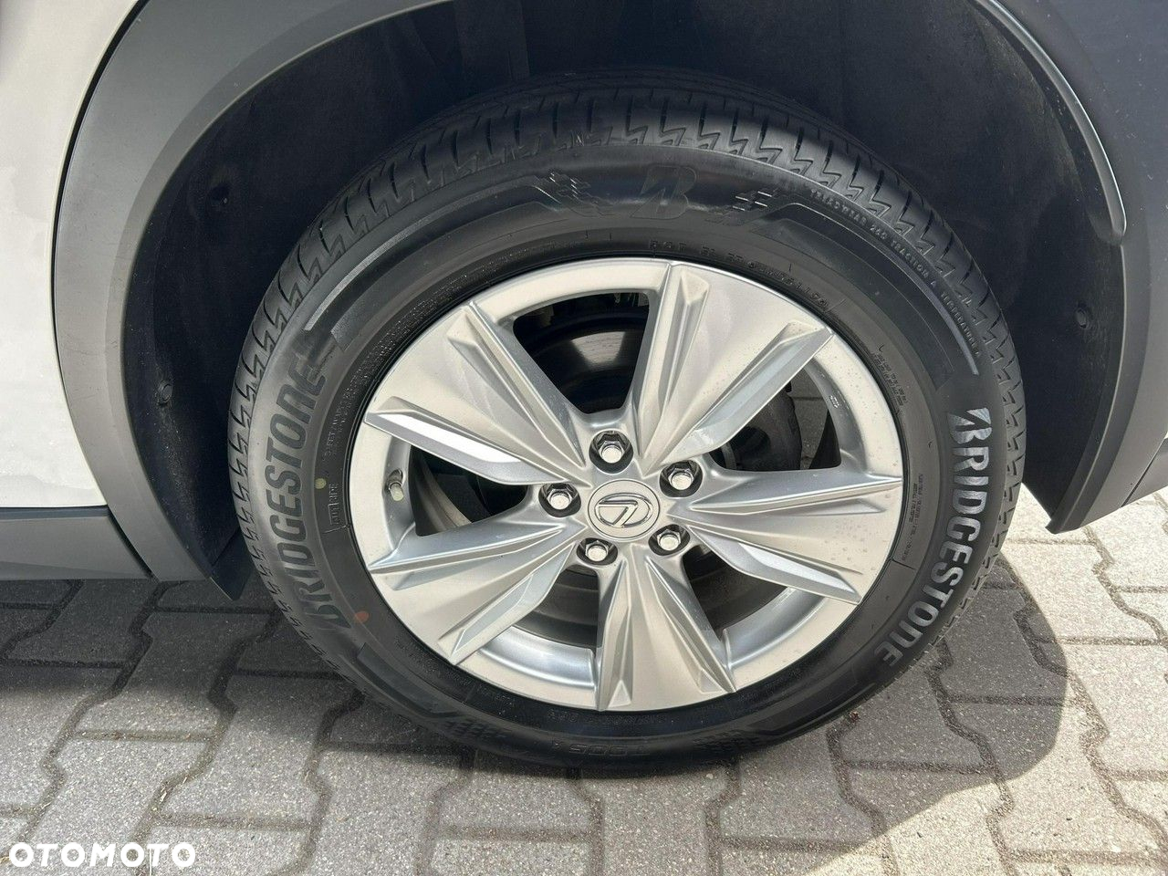 Lexus UX - 35