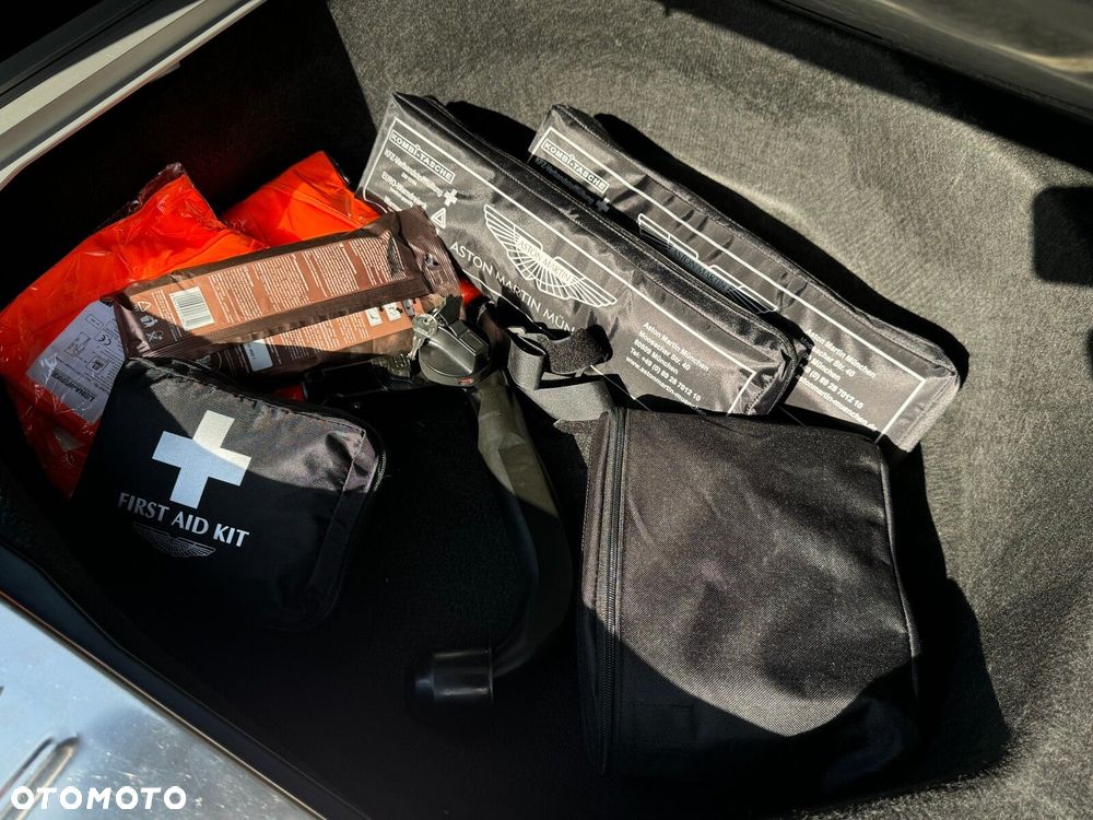 Aston Martin DBX - 18