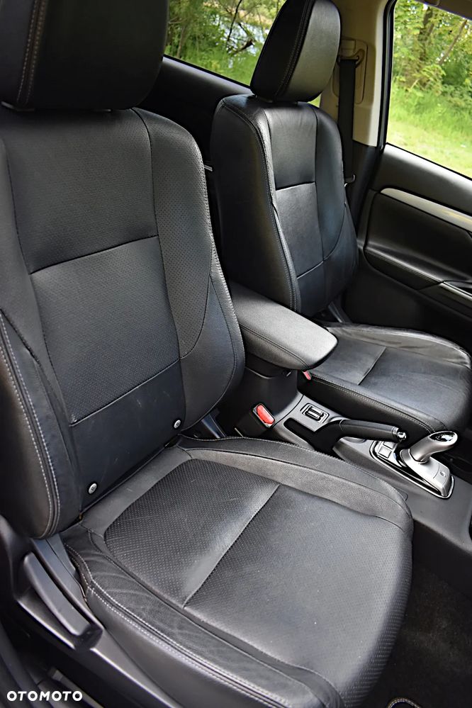 Mitsubishi Outlander 2.0 4WD Plug-In Hybrid Top - 35