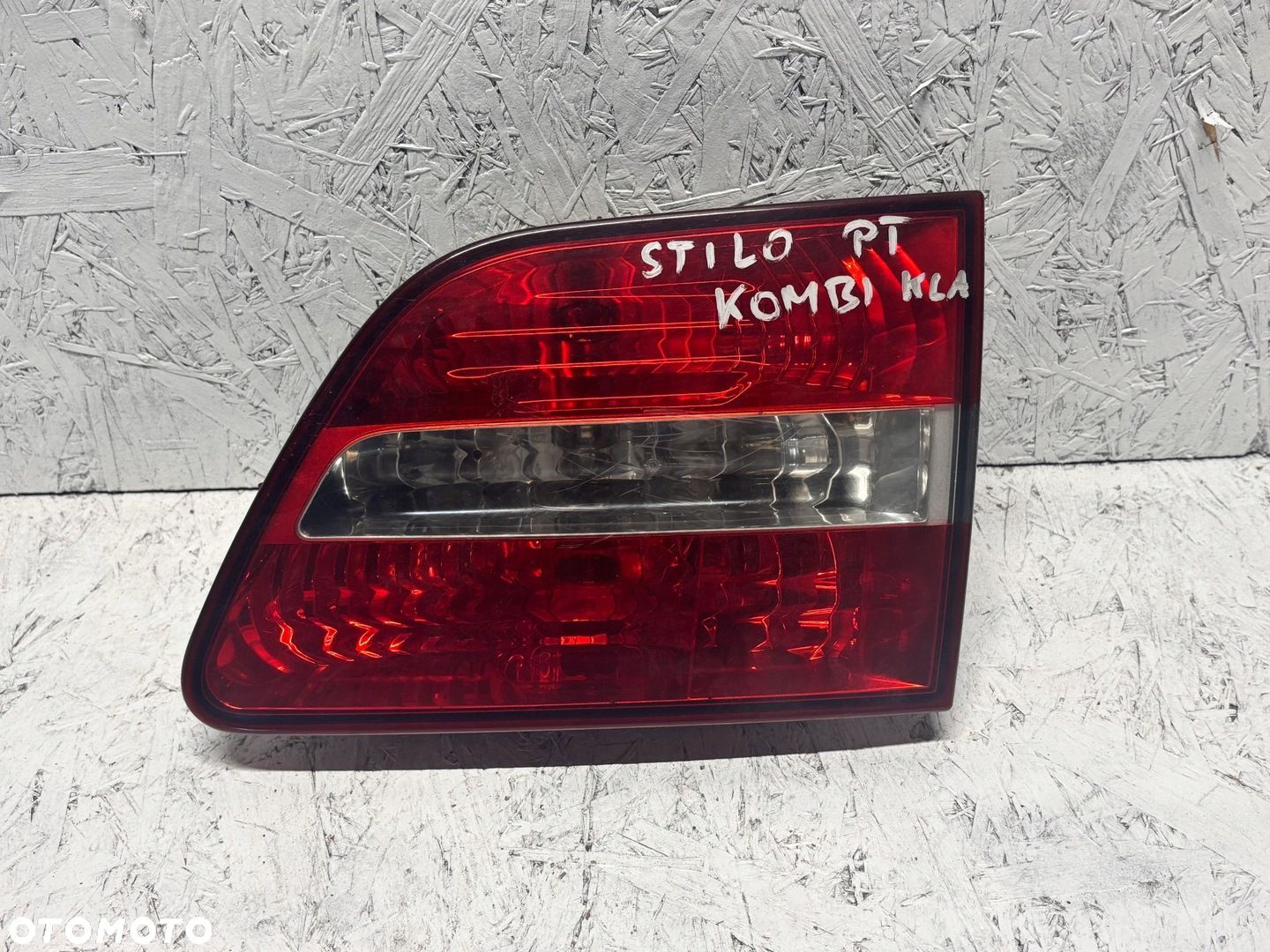 LAMPA PRAWA TYŁ TYLNA W KLAPĘ FIAT STILO KOMBI - 1