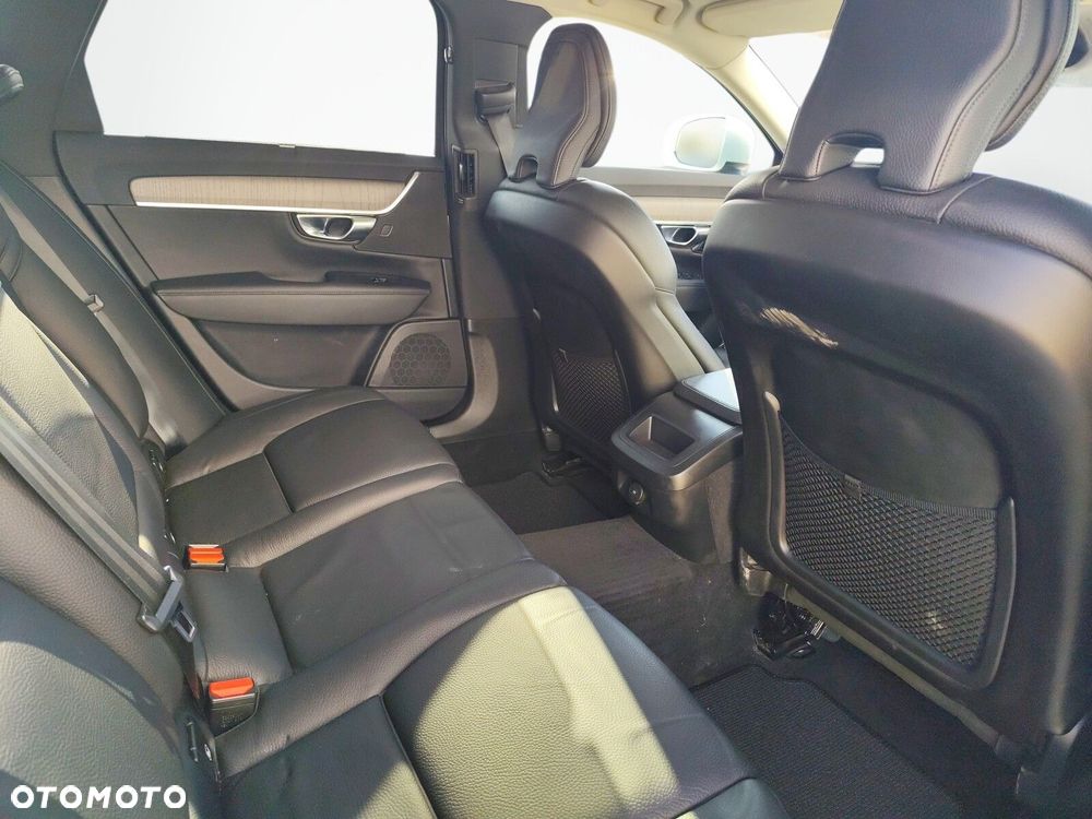Volvo V90 Cross Country - 18