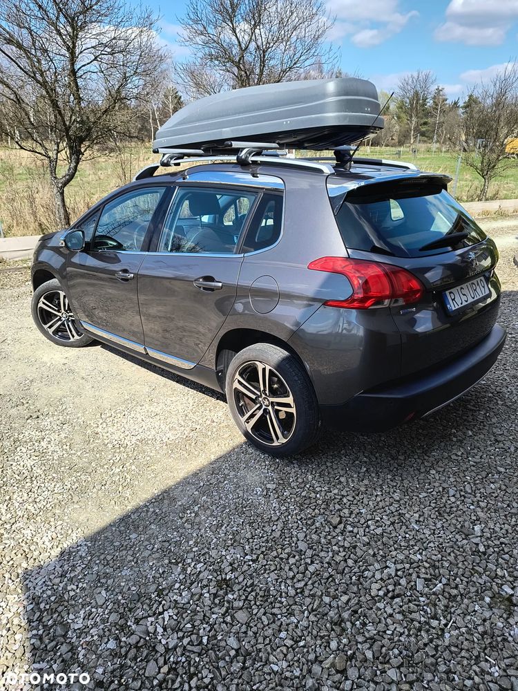 Peugeot 2008 1.2 Pure Tech Allure S&S - 4