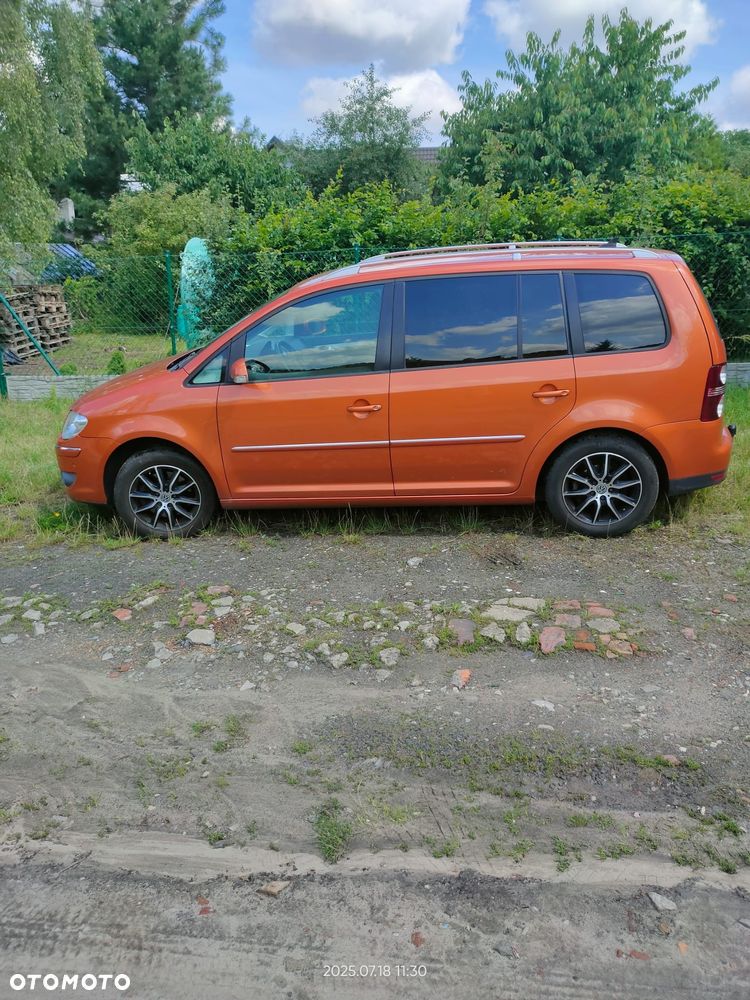 Volkswagen Touran 2.0 TDI DPF Highline - 2