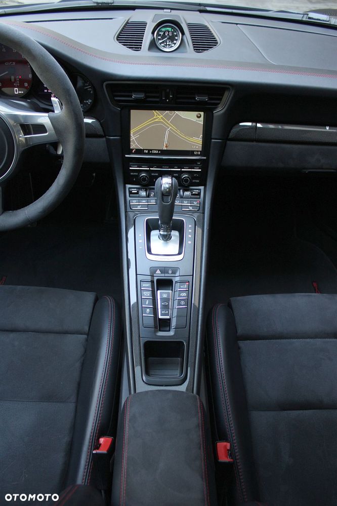 Porsche 911 Carrera 4 GTS PDK - 26