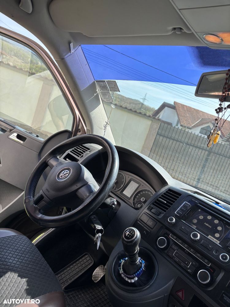 Volkswagen Caravelle - 10