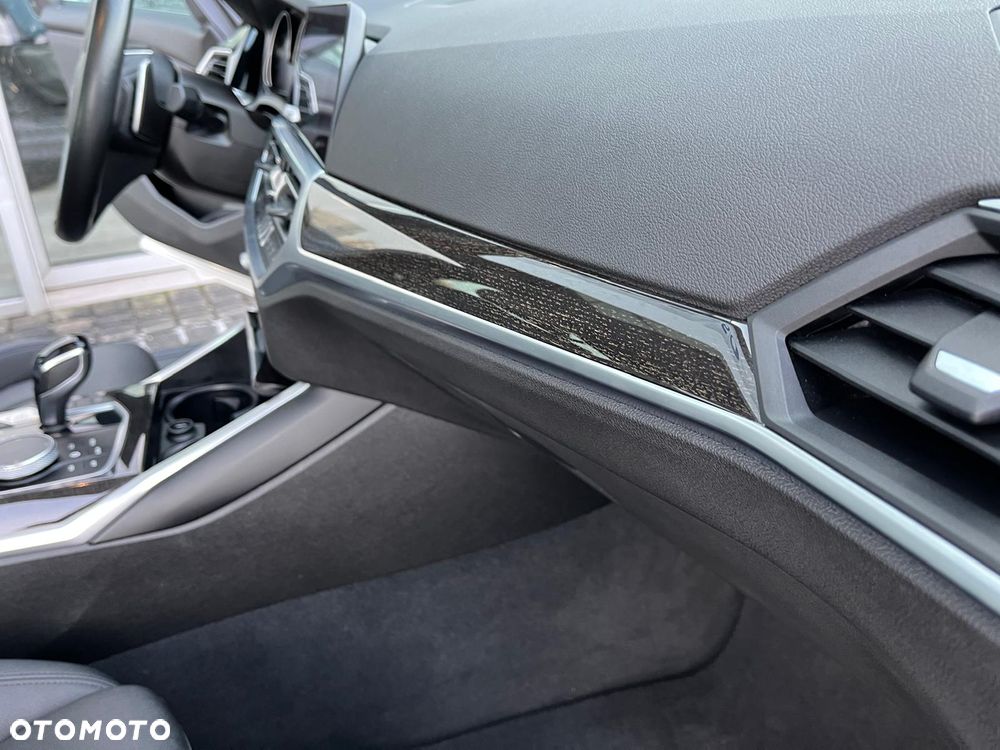 BMW Seria 3 330i xDrive - 25