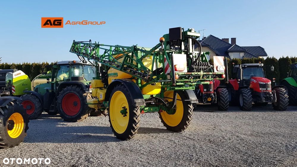 John Deere 832 - 6