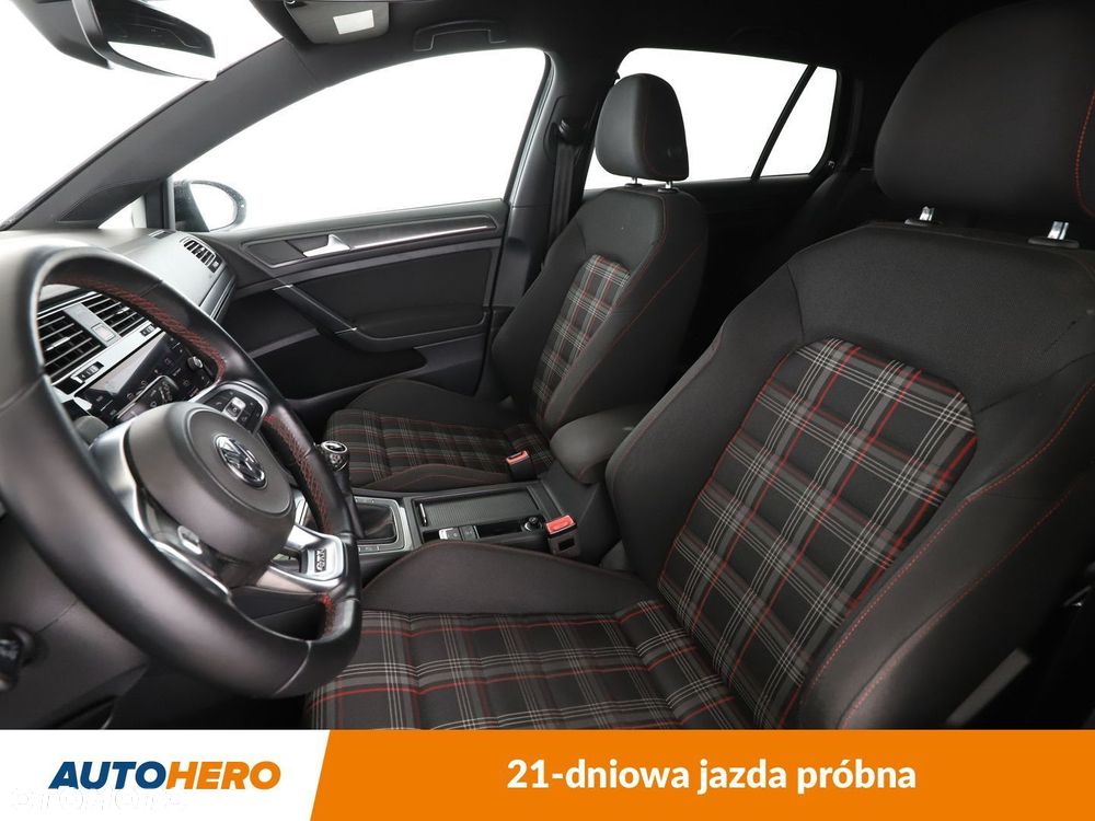 Volkswagen Golf - 11