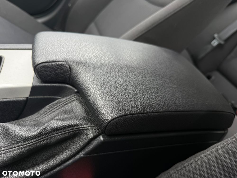 BMW Seria 3 318d Advantage - 25