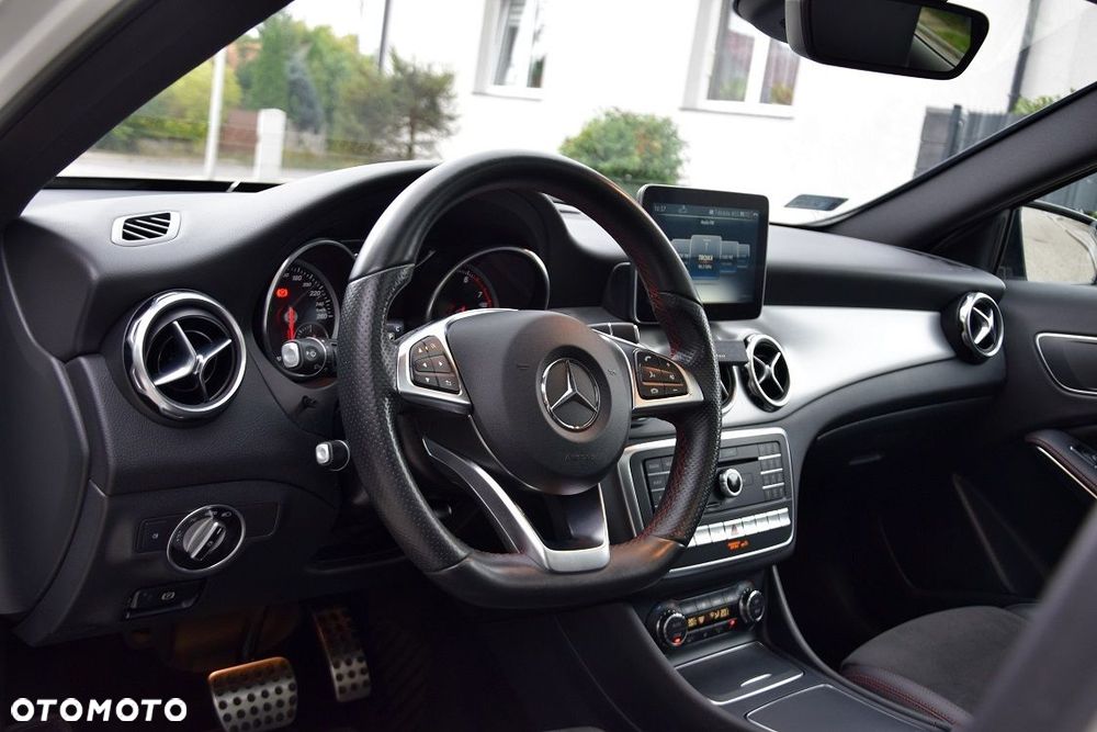 Mercedes-Benz GLA 250 4-Matic AMG Line - 6