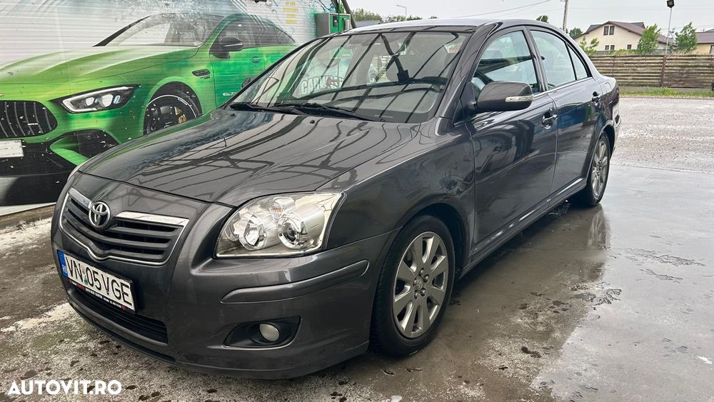 Toyota Avensis 1.6 Sedan Luna - 1