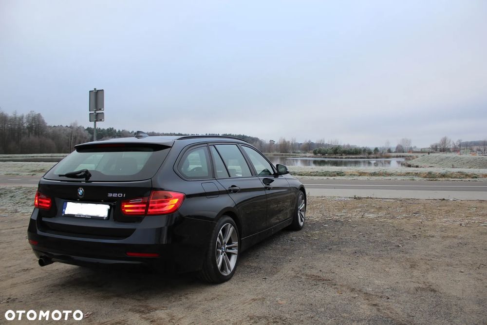 BMW Seria 3 320i - 4
