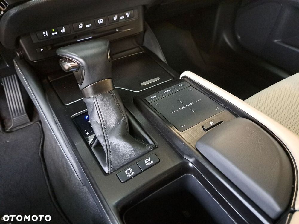 Lexus ES 300h Prestige - 32