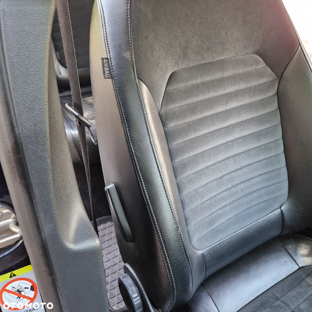 Volkswagen Passat 2.0 TDI 4Mot Highline DSG - 23