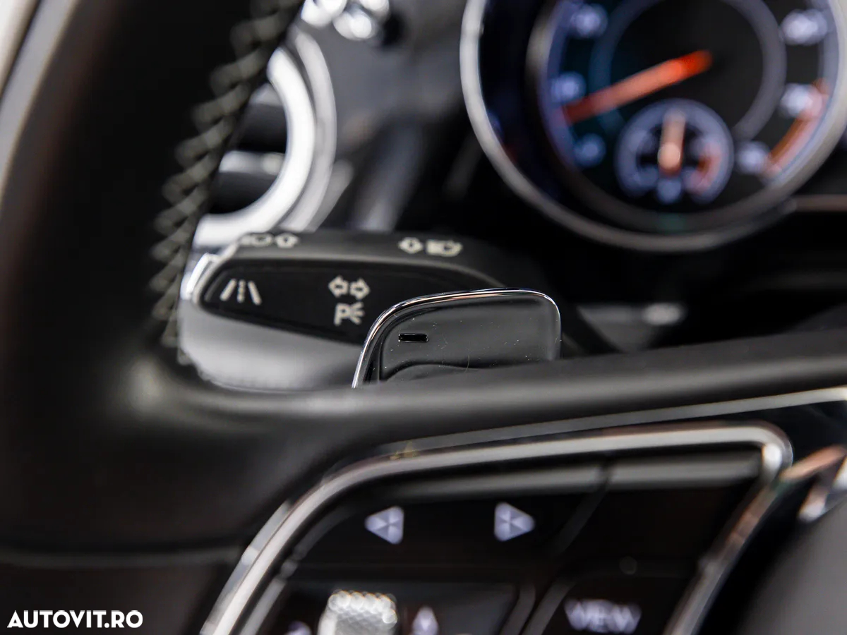 Bentley Bentayga V8 - 34