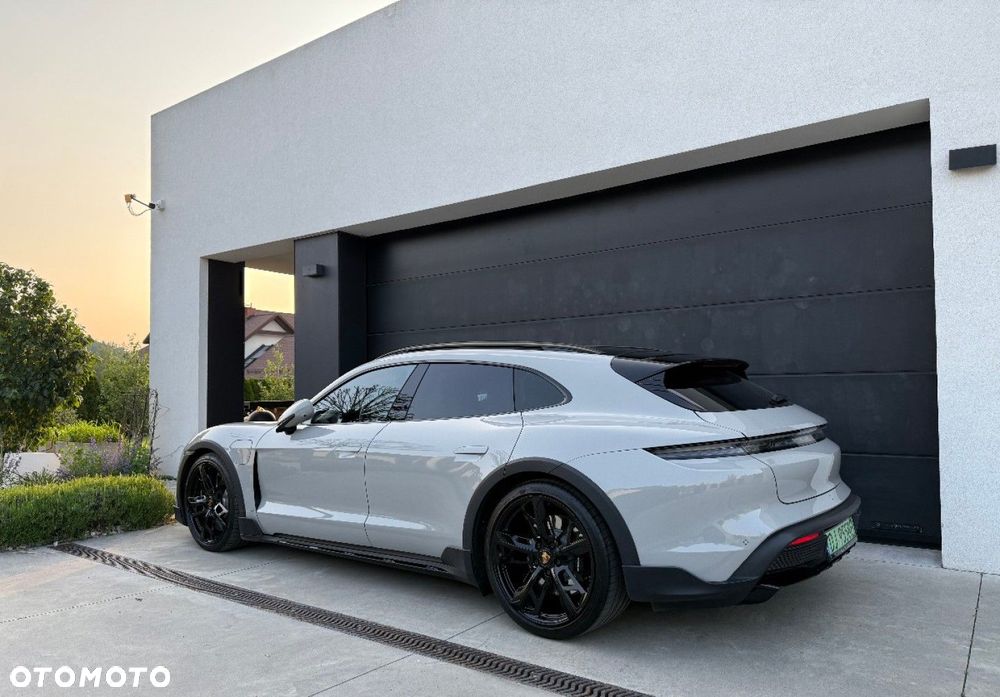Porsche Taycan 4S Cross Turismo - 3