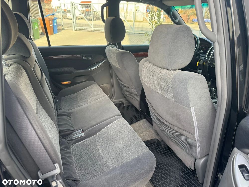 Toyota Land Cruiser - 22