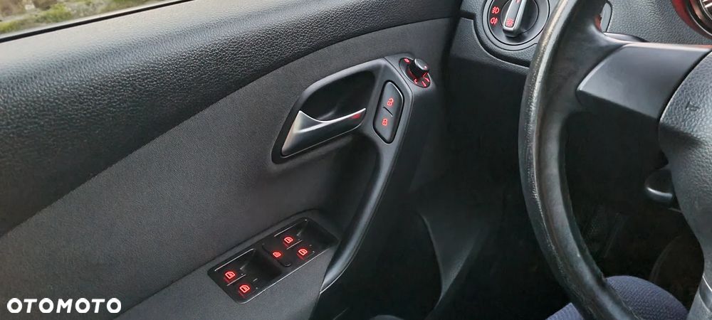 Volkswagen Polo 1.4 16V Comfortline - 24